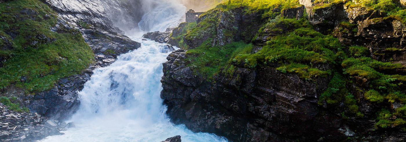 Aurlandsdalen med elv og frodig dalføre i Indre Sogn