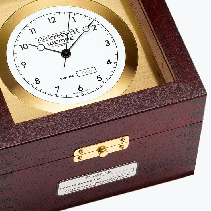Skipskronometer i messing og mahogny