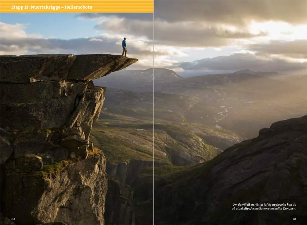 Oppslag fra Fjällvandra i Padjelanta och Sulitelma med kart, rutebeskrivelser og fotografier