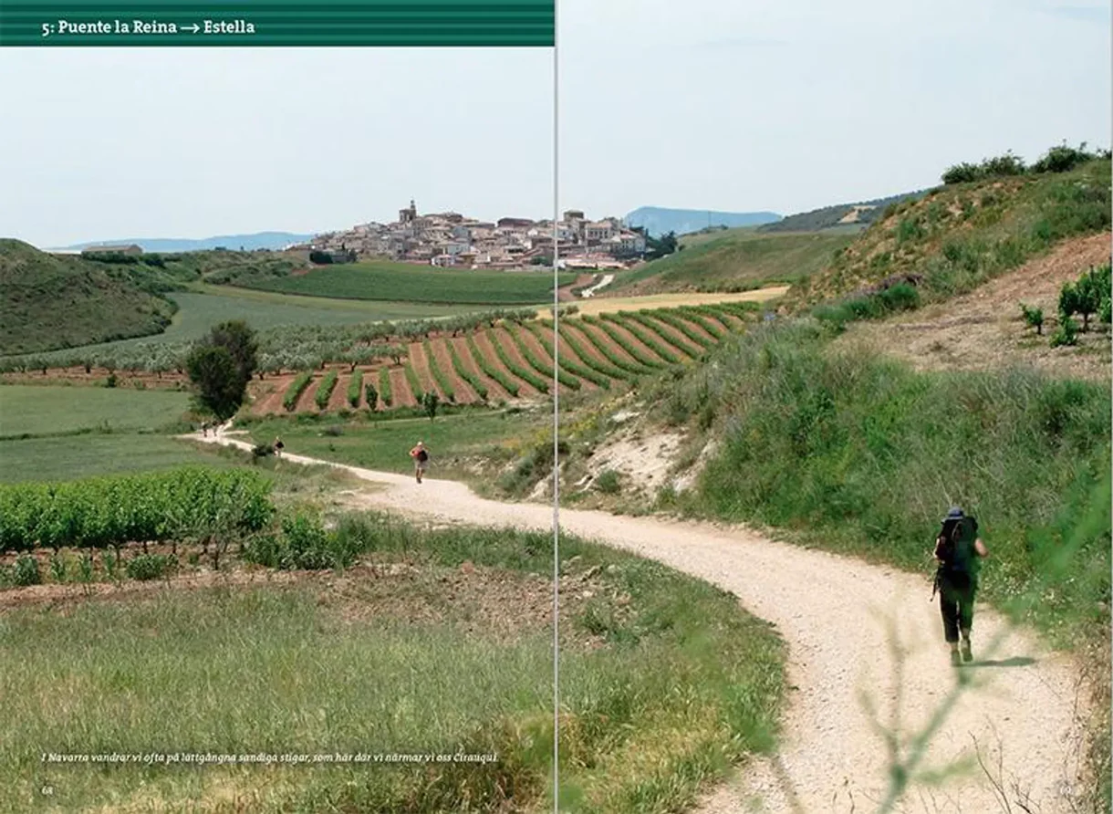 Oppslag fra Pilgrimsvandra till Santiago de Compostela med etappekart og rutebeskrivelser