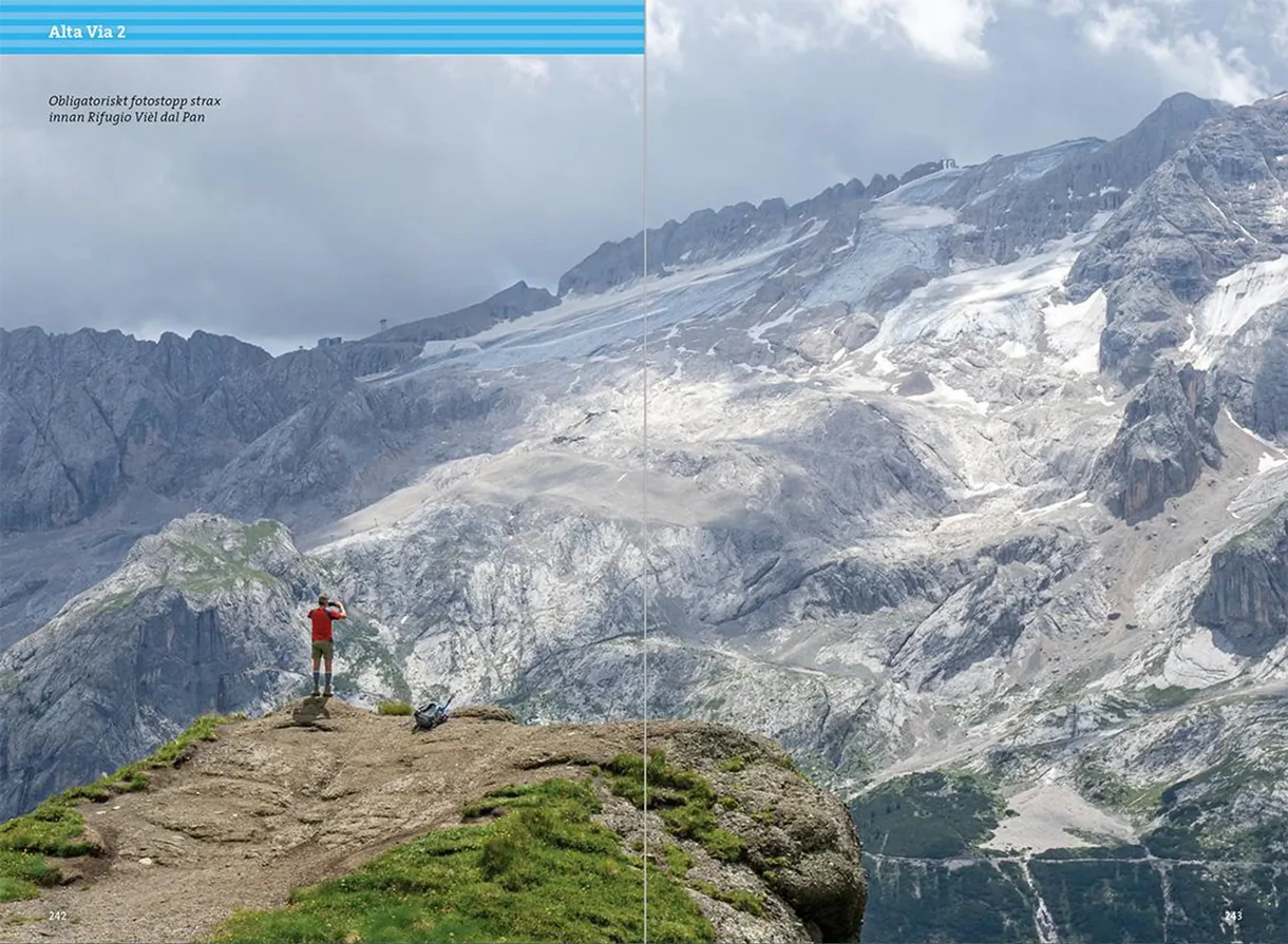 Oppslag fra Vandra i Alperna: Dolomiterna med kart, turbeskrivelser og fotografier