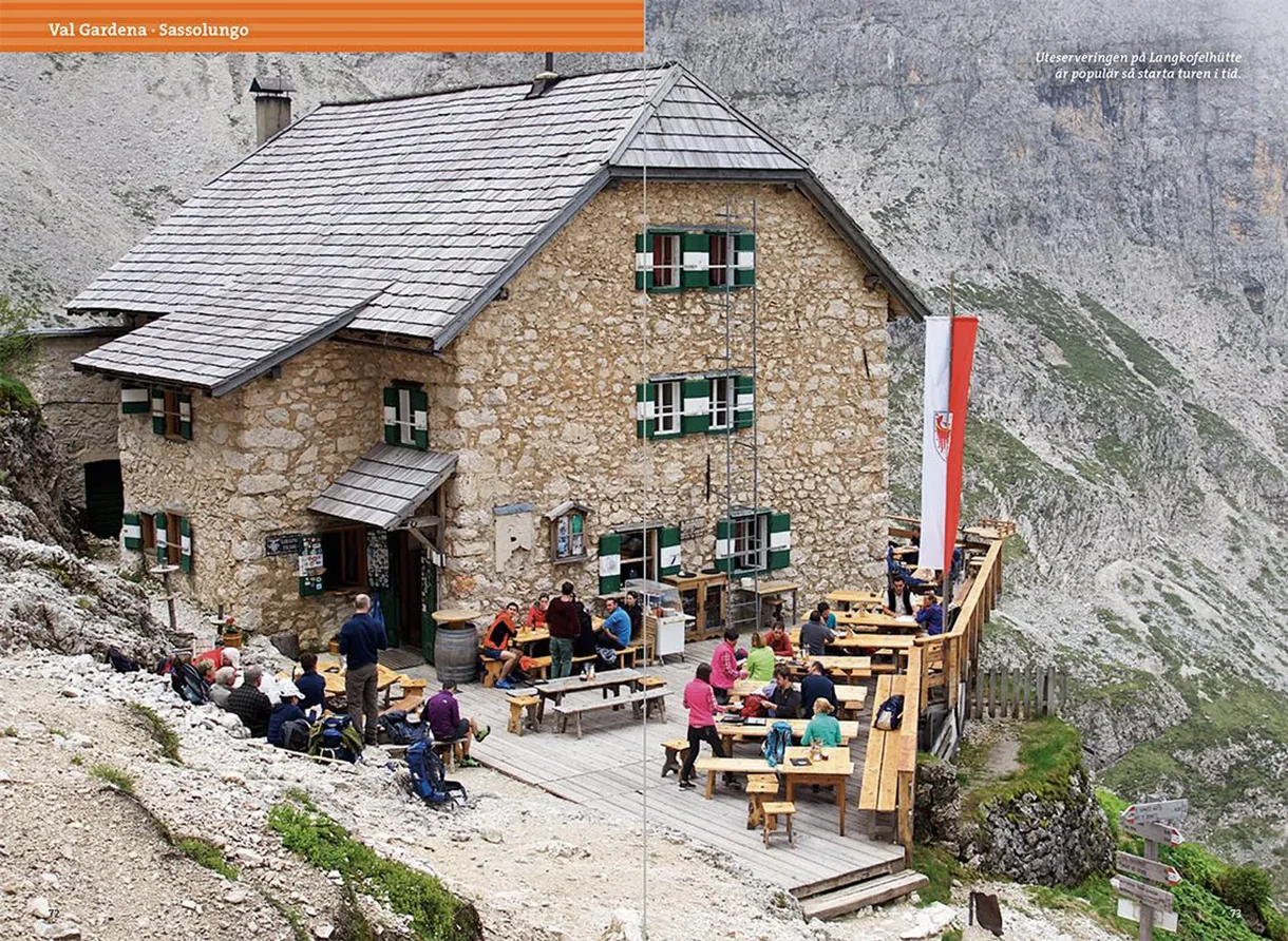 Oppslag fra Vandra i Alperna: Dolomiterna med kart, turbeskrivelser og fotografier
