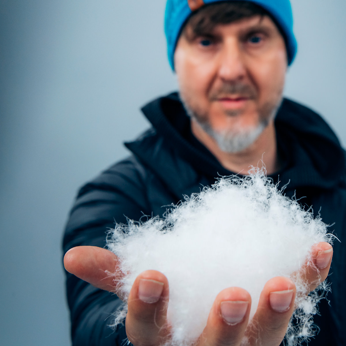 Grüezi Bag-grunnlegger Markus Wiesböck med DownWool-isolasjon av dun og ull