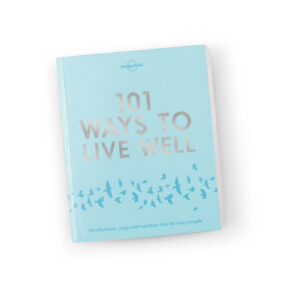 101 Ways to Live Well fra Lonely Planet – lyseblått bokomslag