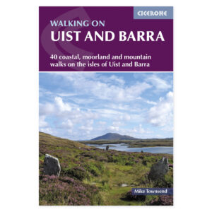 Forside av Walking on Uist and Barra