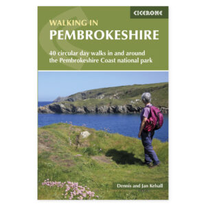 Forside av Walking in Pembrokeshire