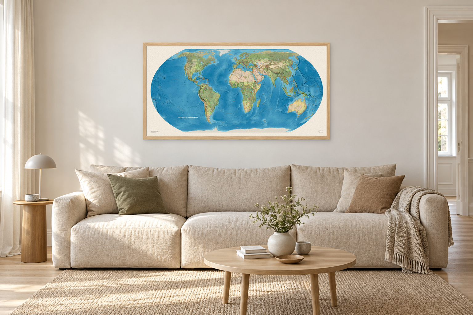 Arealriktig verdenskart på norsk i stue, 100 × 50 cm