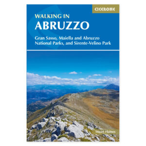 Forside av Walking in Abruzzo